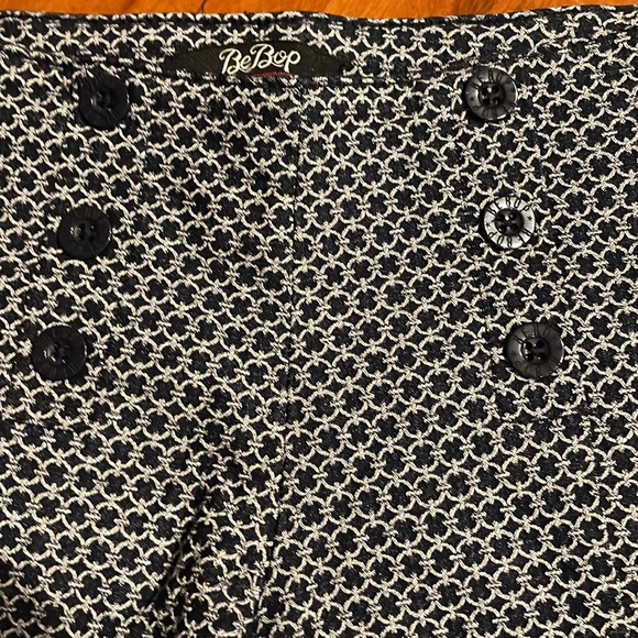 Ladies shorts - Picture 2 of 5